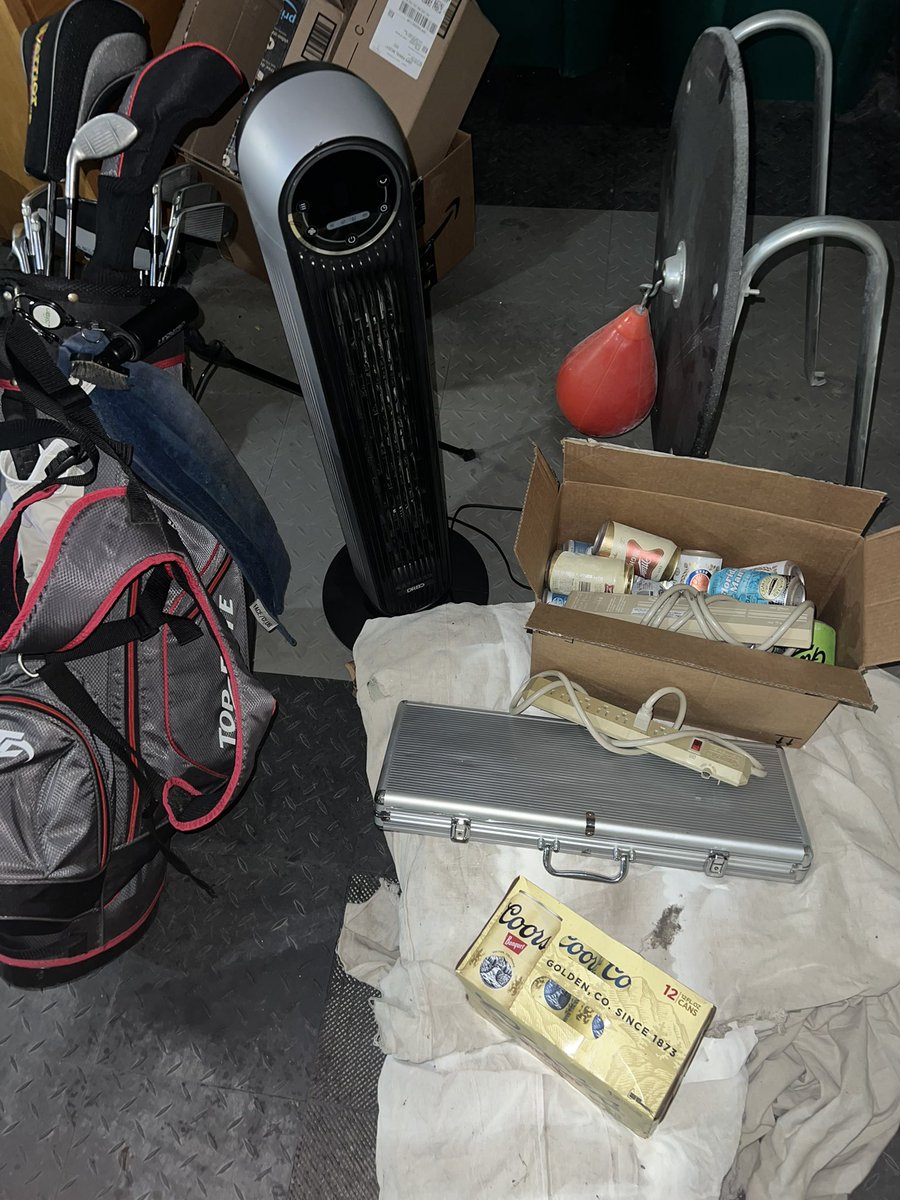 BlickyRobbie's tweet photo. Move in tomorrow got the essentials #expand https://t.co/pccndURTVU