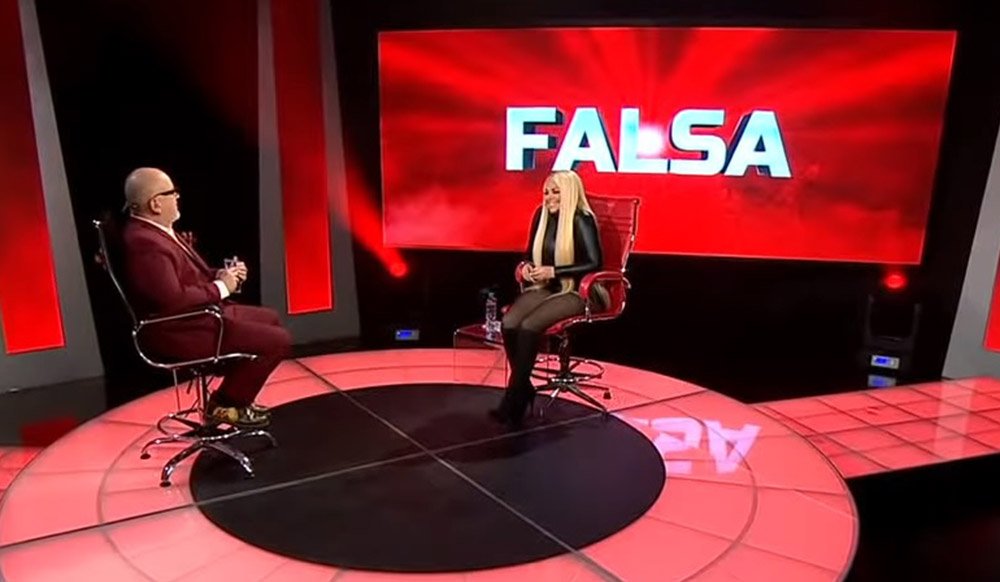 La familia Klug ha hecho de los escándalos y embarazos un negocio rentable, Samahara solo sigue ese negocio

Es también sabido que #ElValorDeLaVerdad "negocia" las preguntas con sus participantes como lo hicieron DESCARADAMENTE con Melissa Klug

Olvídense de las pantallas FALSA