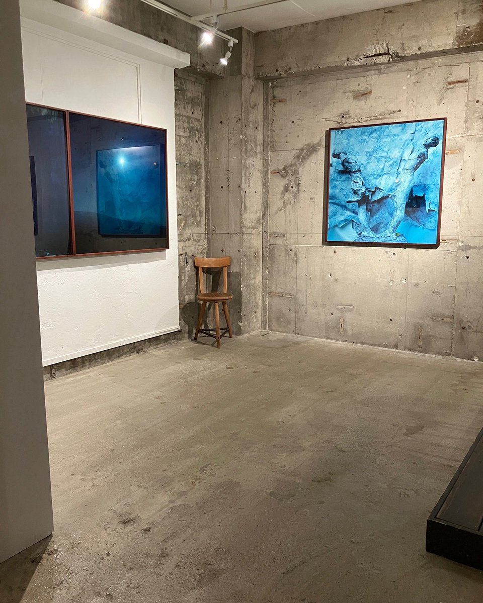 本日8/18.（月）LIBRIS KOBACO六周年記念特別展示山元彩香写真展『Sand, Water and Dust』@ayakayamamotoo
LIBRIS KOBACOでは3年ぶり！
会期特別延長9/7まで✨
販売中のポスターはサイン✍️入り♡
© Ayaka Yamamoto
Courtesy of Taka Ishii Gallery Photography / Film
#山元彩香
#LIBRISKOBACO