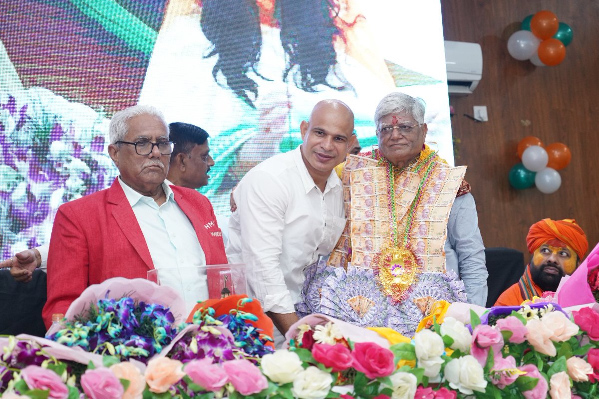 रक्तदान, मैराथन दौड़ से लेकर 75 किलो लड्डू तोल तक – महामंत्री के 75वें जन्मदिवस पर देशभर में उत्सवी माहौल

बीते पंद्रह अगस्त को ऑल इंडिया रेलवेमेन फ़ेडरेशन ( <a href="/AIRF_DELHI/">AIRF</a> ) के महामंत्री कॉमरेड शिवगोपाल मिश्रा जी का 75वां जन्मोत्सव किसी व्यक्ति का जन्मदिन मात्र नहीं, बल्कि श्रमिक