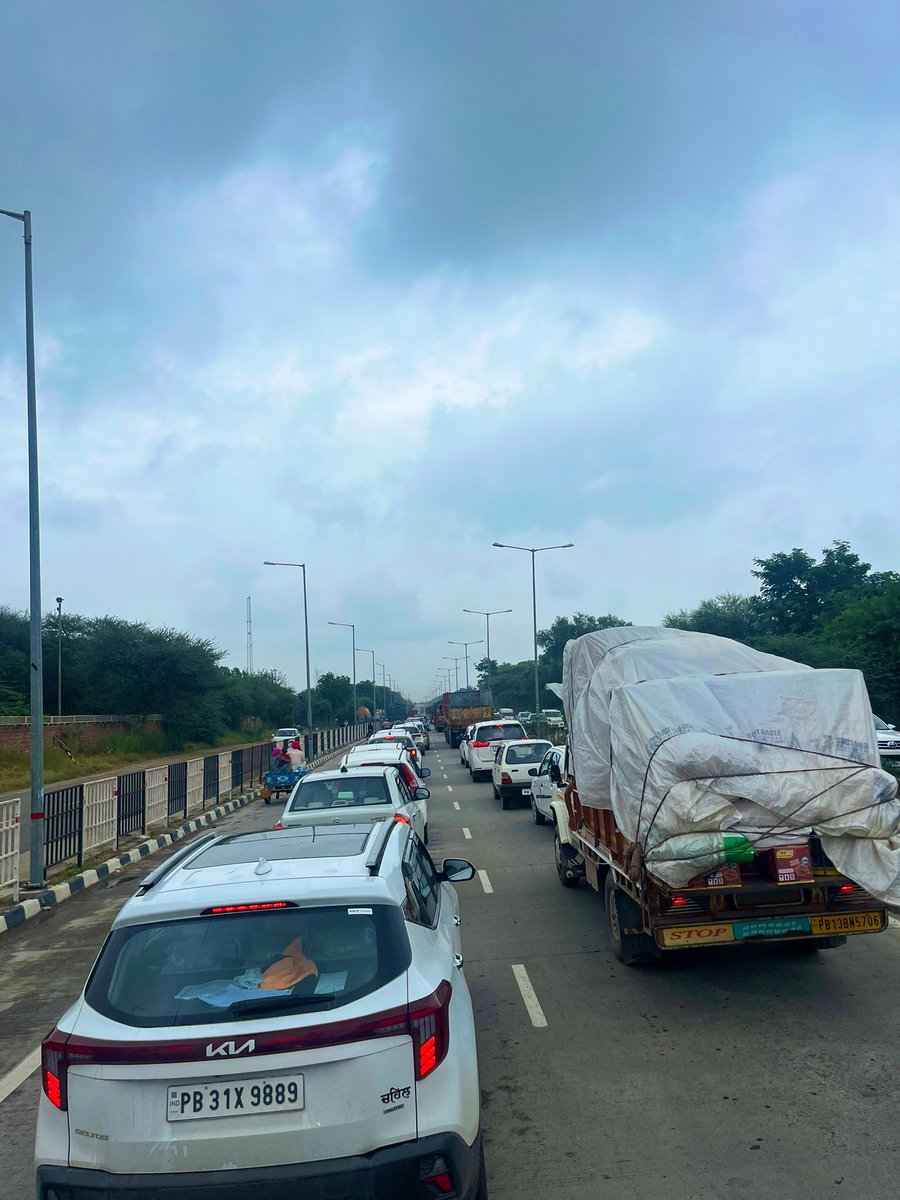 ShivrattanDhil1's tweet image. Mr. Gadkari, while we can discuss E20 fuel and electric vehicles later, the immediate need is far more basic let’s first give people proper roads. Not just roads to drive, but roads that save time and lives.

This is regarding the NH-7 Punjab stretch from Fazilka–Bathinda to…