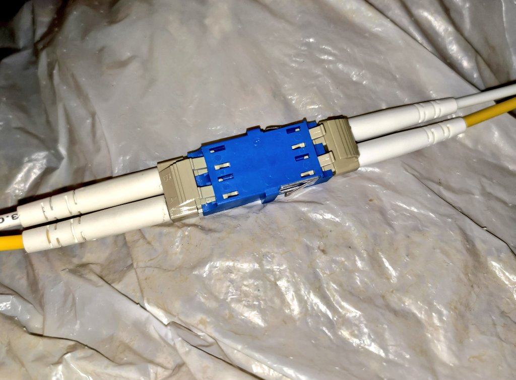 OM4のLCケーブル20mを別の部屋まで配線しました。真夏に屋根裏はきつい。
#光ケーブル #OM4