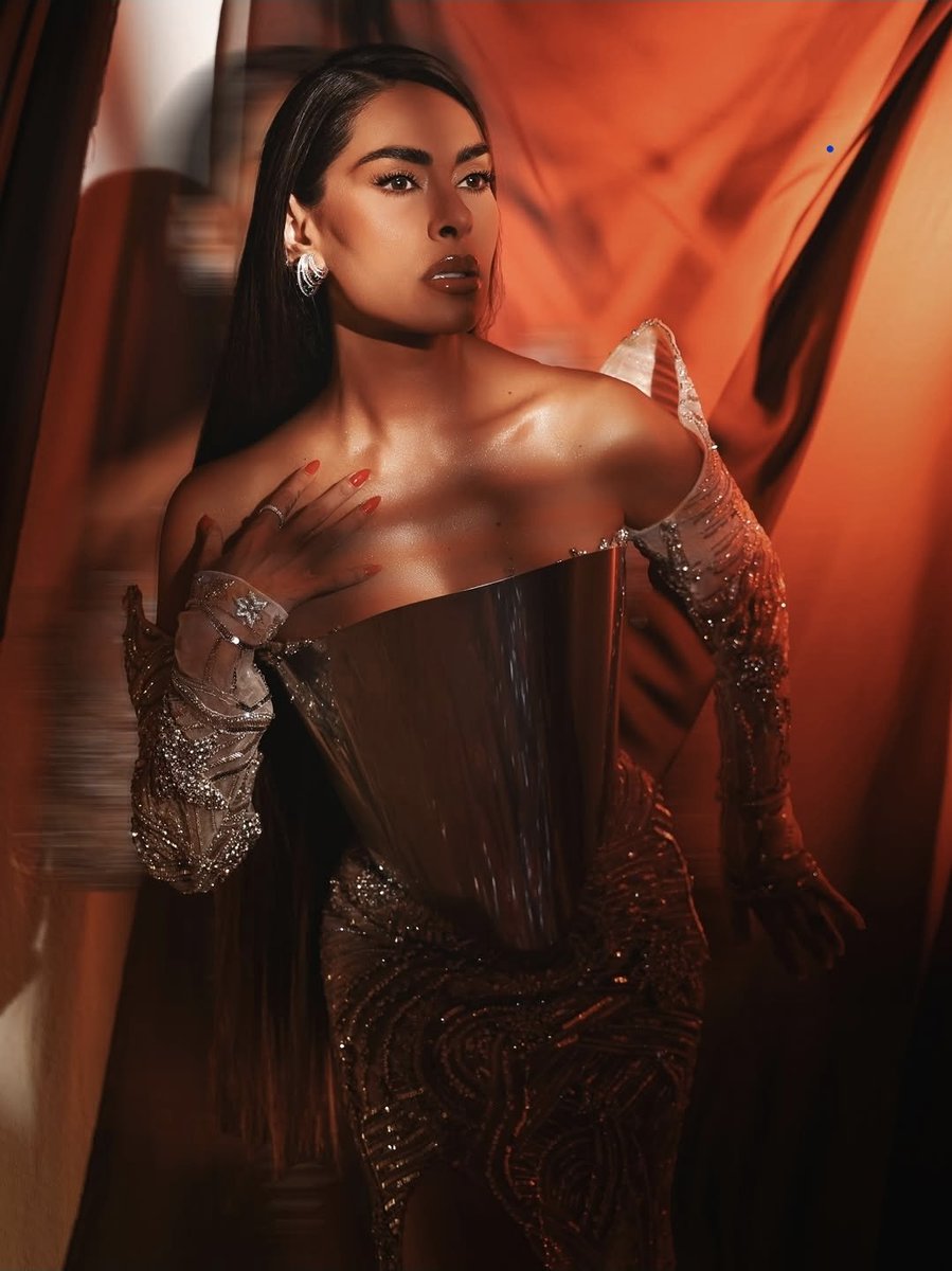 RosaDistrito's tweet image. Así luce @GalileaMontijo en la tercera gala de eliminación de @LaCasaFamososMx. El vestido es de #IannDey y los accesorios de #Swarovski.

Navega en nuestra revista digital rosadistrito.com 

#RosaDistrito #ElEspacioQueDisfrutamosTodes