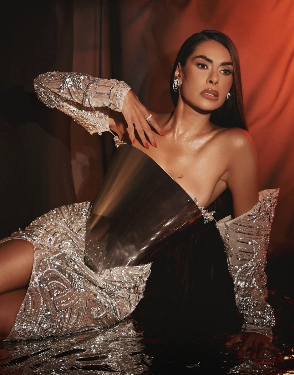 RosaDistrito's tweet image. Así luce @GalileaMontijo en la tercera gala de eliminación de @LaCasaFamososMx. El vestido es de #IannDey y los accesorios de #Swarovski.

Navega en nuestra revista digital rosadistrito.com 

#RosaDistrito #ElEspacioQueDisfrutamosTodes