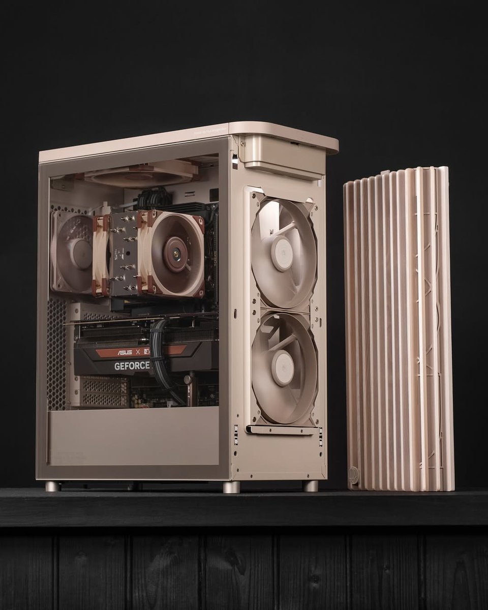 TeamGroup_JP's tweet image. シンプルで美しいベージュ系ビルドに注目！
高性能を支えるのは T-CREATE EXPERT DDR5 6400MHz。クリエイティブ作業もゲーミングも、安定した速度と信頼性でパワフルにサポートします。
📷@mr_matt_lee
#TCreate #DDR5 #自作PC #クリエイター向け #TeamGroup #PCパーツ
