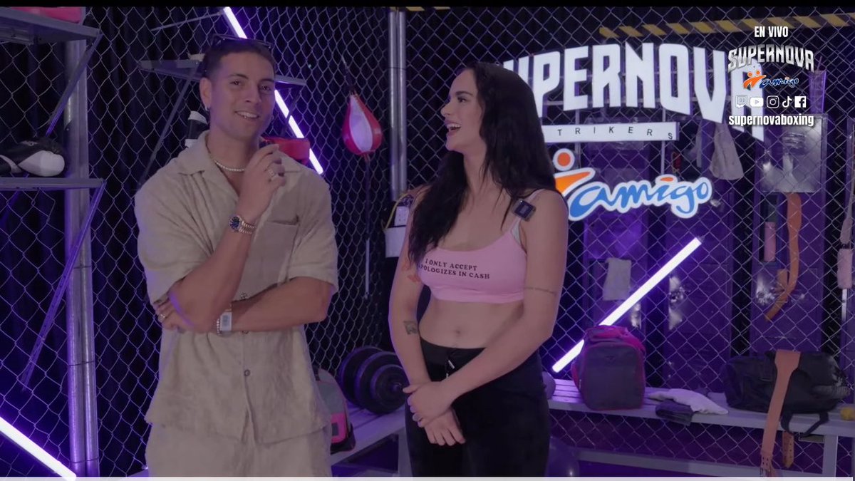 Vieron como están abucheando a #GalaMontes en su entrevista antes de la presentación? Lo escucharon? #Supernova  #SuperNovaboxing