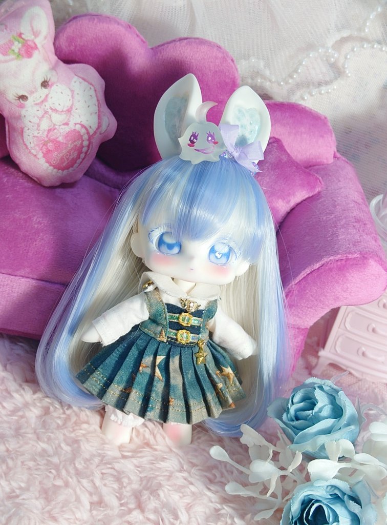 無色透明さんのお洋服！胸元のベルトが可愛いなと思っていました💓金の糸もアクセントになって素敵です✨️
プリーツスカート可愛い💕

#海月のベスティ