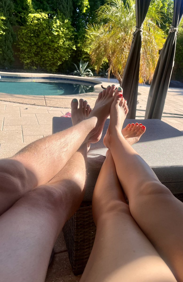 SolesWideOpen's tweet photo. @FeetFinder Piggies pampered and polished today ✨👣 They’re practically begging for attention… think you could handle them? 😘 #feetworshi̇p #feetfetısh #wife #polish https://t.co/xRqtBbly2N