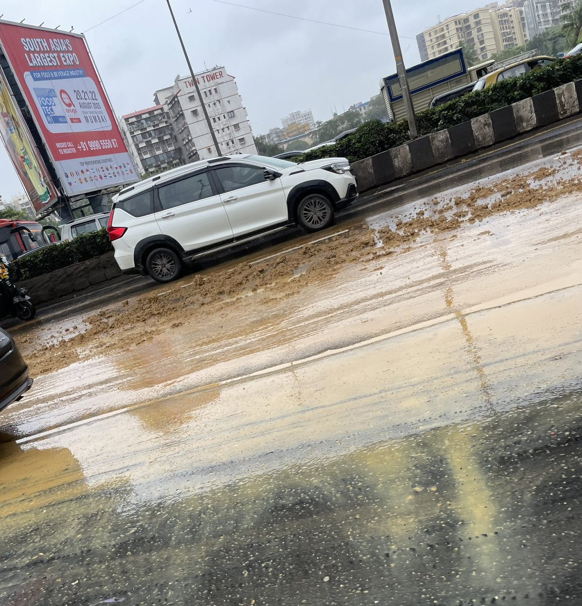 Aashin A. Shah (@aashin_a_shah) on Twitter photo Morning 8:30 am,highway between Andheri–Jogeshwari turned muddy & risky due to a dumper spill
Hats off to this policeman clearing it all alone <a href="/MumbaiPolice/">मुंबई पोलीस - Mumbai Police</a> <a href="/MTPHereToHelp/">Mumbai Traffic Police</a> <a href="/mashrujeet/">Jeet Mashru</a> <a href="/MNCDFbombay/">M.N.C.D.F</a> <a href="/mid_day/">Mid Day</a> <a href="/ShelarAshish/">Adv. Ashish Shelar - ॲड. आशिष शेलार</a> <a href="/mumbaitraffic/">Mumbai Traffic</a> Morning 8:30 am,highway between Andheri–Jogeshwari turned muddy & risky due to a dumper spill
Hats off to this policeman clearing it all alone <a href="/MumbaiPolice/">मुंबई पोलीस - Mumbai Police</a> <a href="/MTPHereToHelp/">Mumbai Traffic Police</a> <a href="/mashrujeet/">Jeet Mashru</a> <a href="/MNCDFbombay/">M.N.C.D.F</a> <a href="/mid_day/">Mid Day</a> <a href="/ShelarAshish/">Adv. Ashish Shelar - ॲड. आशिष शेलार</a> <a href="/mumbaitraffic/">Mumbai Traffic</a>