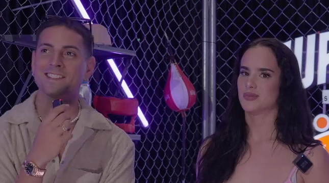 sodacuttz's tweet image. ¿No que muy feminista, Gala? No te veo quejándote porque un violín te entreviste… jaja #coscu #Supernova #GalaMontes