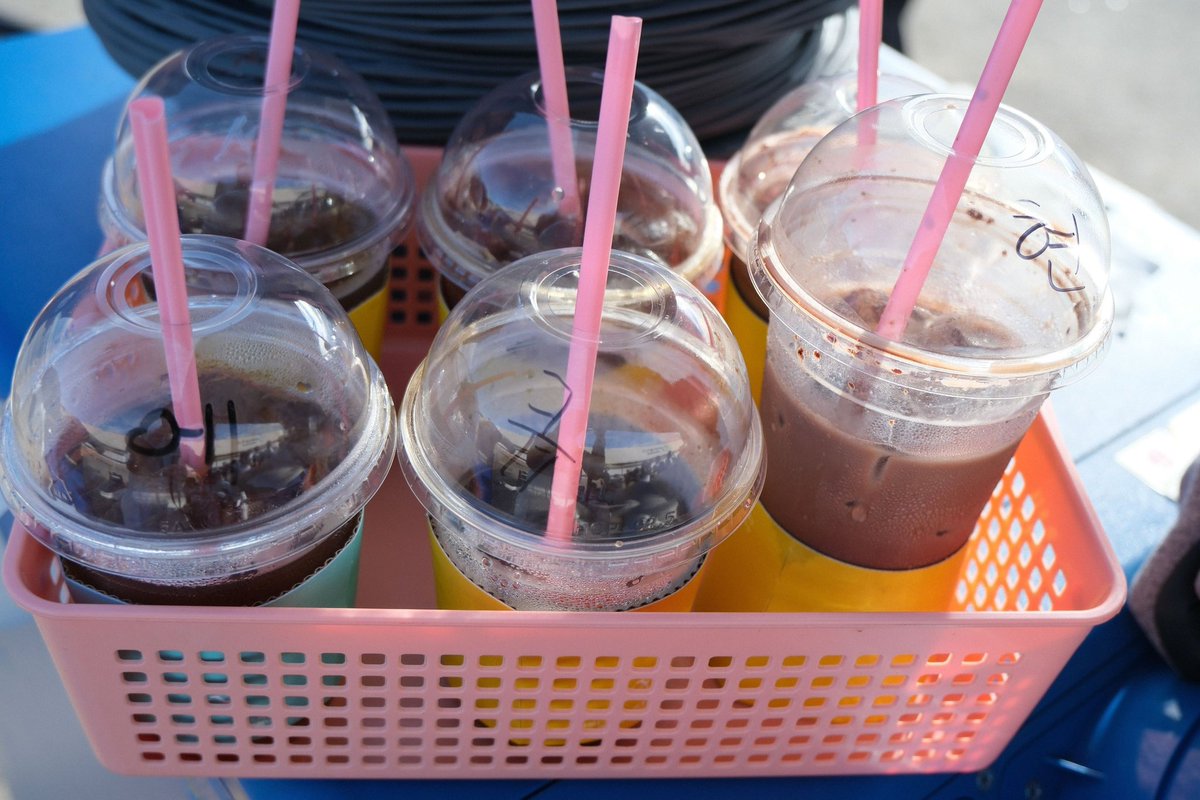 현재라는 아이
혼자
왤케 거대한 음료 먹음
게다가 혼자만 초코