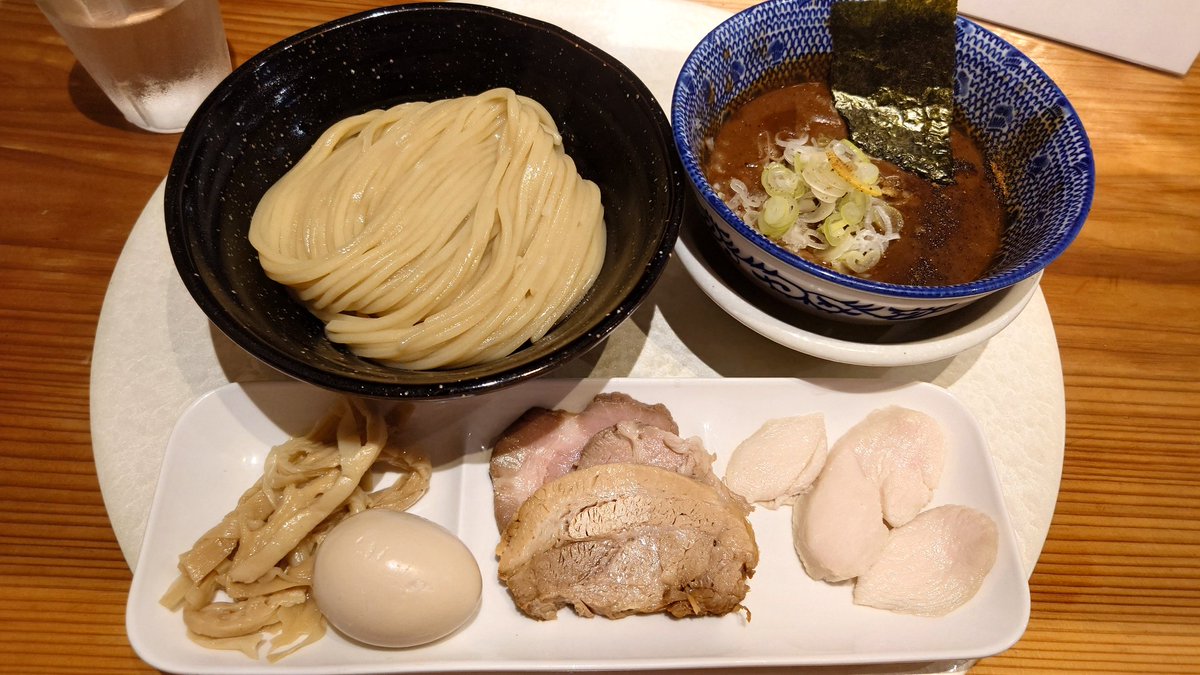 yamikazeee's tweet photo. ちょー久々の金狼

昆布水のと悩んだけど久々だから鉄板の全部のせ

大盛りにし忘れて後悔した https://t.co/jjToiv8THv