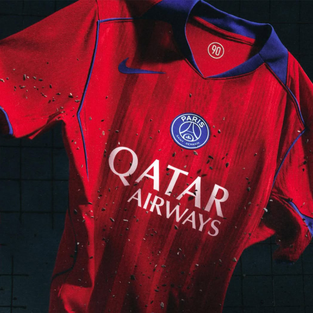 ✨Nike brings back the T90 silhouette of the 2000s for PSG's 2025/26 third kit✨
-
What do you think?
-
#nikefootball #PSG #nikeT90