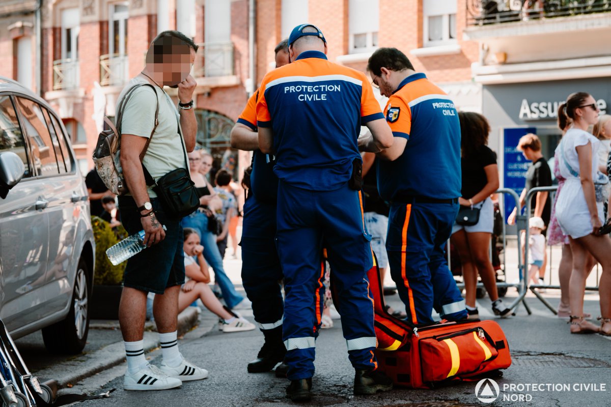 🔥 Sous la chaleur du 15 août, nos secouristes étaient sur tous les fronts à Cambrai

🚑 2 postes de secours
🚑 3 VPSP déployés
🦺 20 secouristes mobilisés
💛 +10 interventions, surtout liées aux fortes températures
👏 Merci à nos bénévoles, présents même en jour férié !