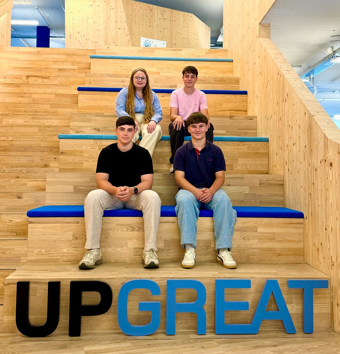 Herzlich Willkommen Polina, Andrin, Jannis und Ramón! 

Wir freuen uns, vier neue Lernende Informatiker-/in Plattformentwicklung EFZ begrüssen zu dürfen und wünschen euch einen guten Start ins Berufsleben sowie eine spannende und abwechslungsreiche Lehrzeit bei UPGREAT. 🚀💙