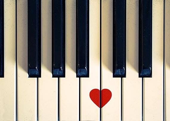 Ich liebe die Tage, an denen
das Leben einfach fließt
Kein Drama. Nur Sonne, die
richtigen Menschen, lächeln
und ein bisschen Musik im
Herzen ❣️