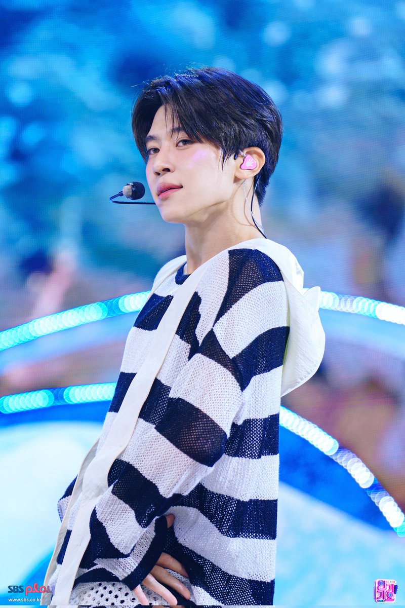 Shineon_0315's tweet image. 250817 인기가요 현장포토 #시온🌷