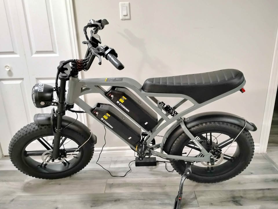 No range anxiety here! The #CycHunter with its dual battery setup is a true powerhouse.💪
Back to School Deal – $200 OFF!
🛒US: bit.ly/41e60eZ
🛒CA: bit.ly/3FZseZq

#CYCROWN #dualbattery #BacktoSchool #cycrownbike #ebike #electricbike #rideCYCROWN