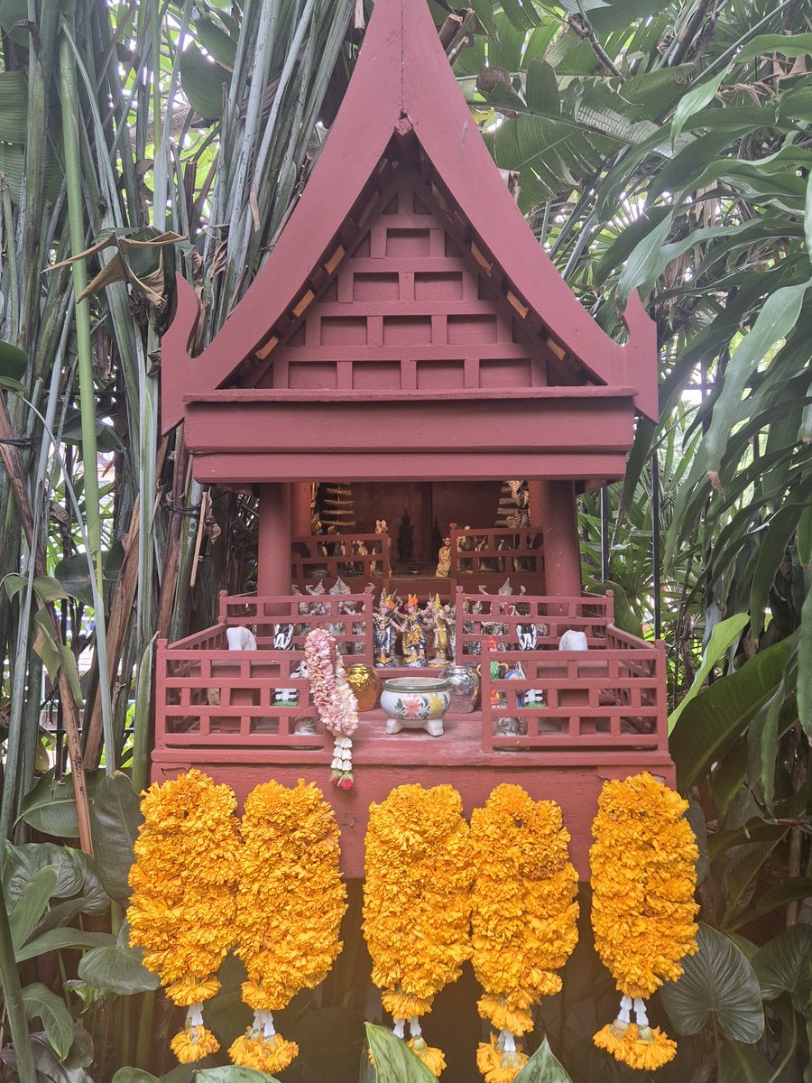 Vitalstatistix1's tweet image. In Thailand they believe that when building a house it disturbs spirits in the area and a shrine is built to placate them.