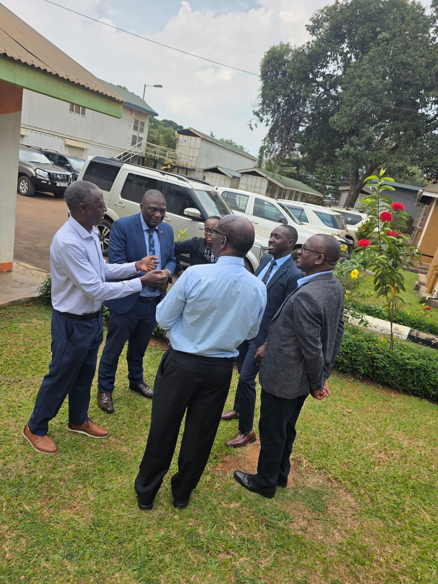 kariswi's tweet photo. Kudos to your leadership! We interacted with our @MJAPUg board of directors and spoke to our successes in compliance, stakeholder engagement, and more! Their expertise-and jovial spirit-made for some good laughs!
#TeamMJAP #Governance   @lwevpaul https://t.co/VAFTUtTUJV