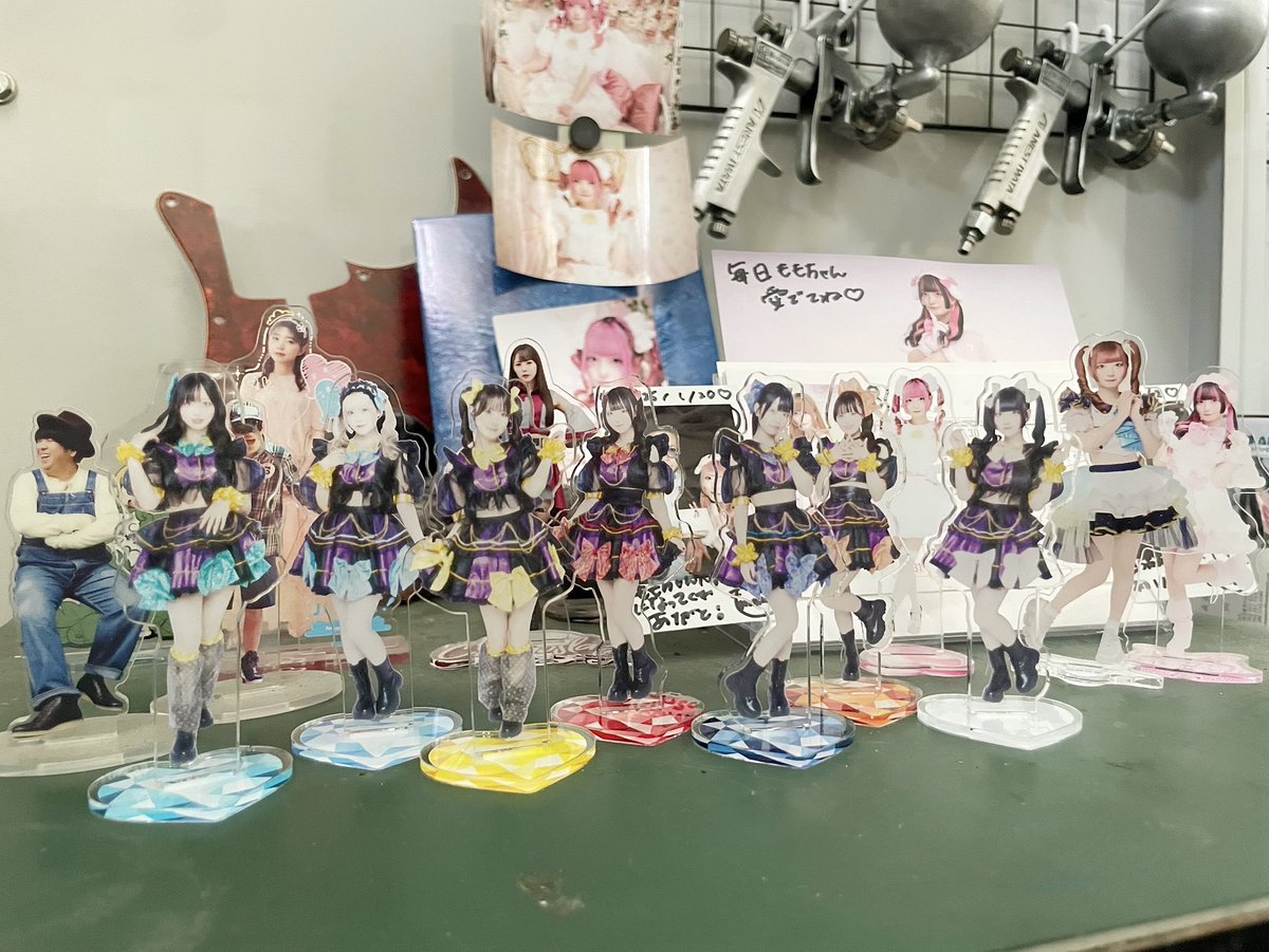 TimtamTWOdrums's tweet photo. #しゃいにゅー ワンマンライブ最高だった！7人みんな綺麗で可愛くてカッコ良かった！余韻永続させたくて今回のアクスタをコンプ！
一年前にももちゃんに、しゅいにゅーに、出会えて好きになれて人生が幸！救済！ https://t.co/sexUhXCIFq