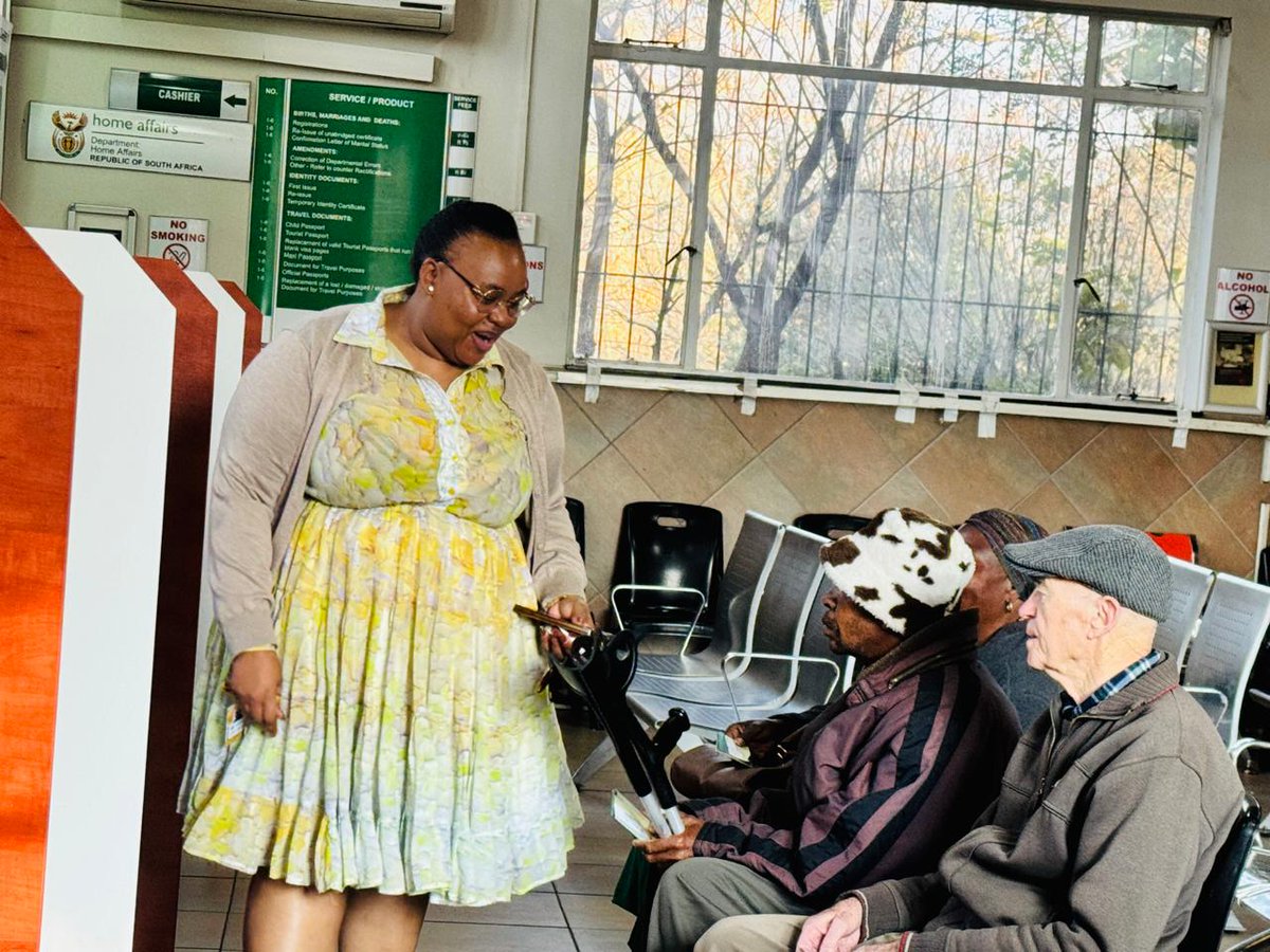 ANCParliament's tweet photo. [IN PICTURES] ANC MP, Cde Kgomotso Ramolobeng, deployed to the Randburg PCO 122, together with Ward 96 Councillor Rufas Maswazi, and Ward 114 Councillor David Mangena, conducted an announced oversight visit at the Randburg Home Affairs.

#ANCAtWork
#ConstituencyWork https://t.co/LNW6zFXNlV