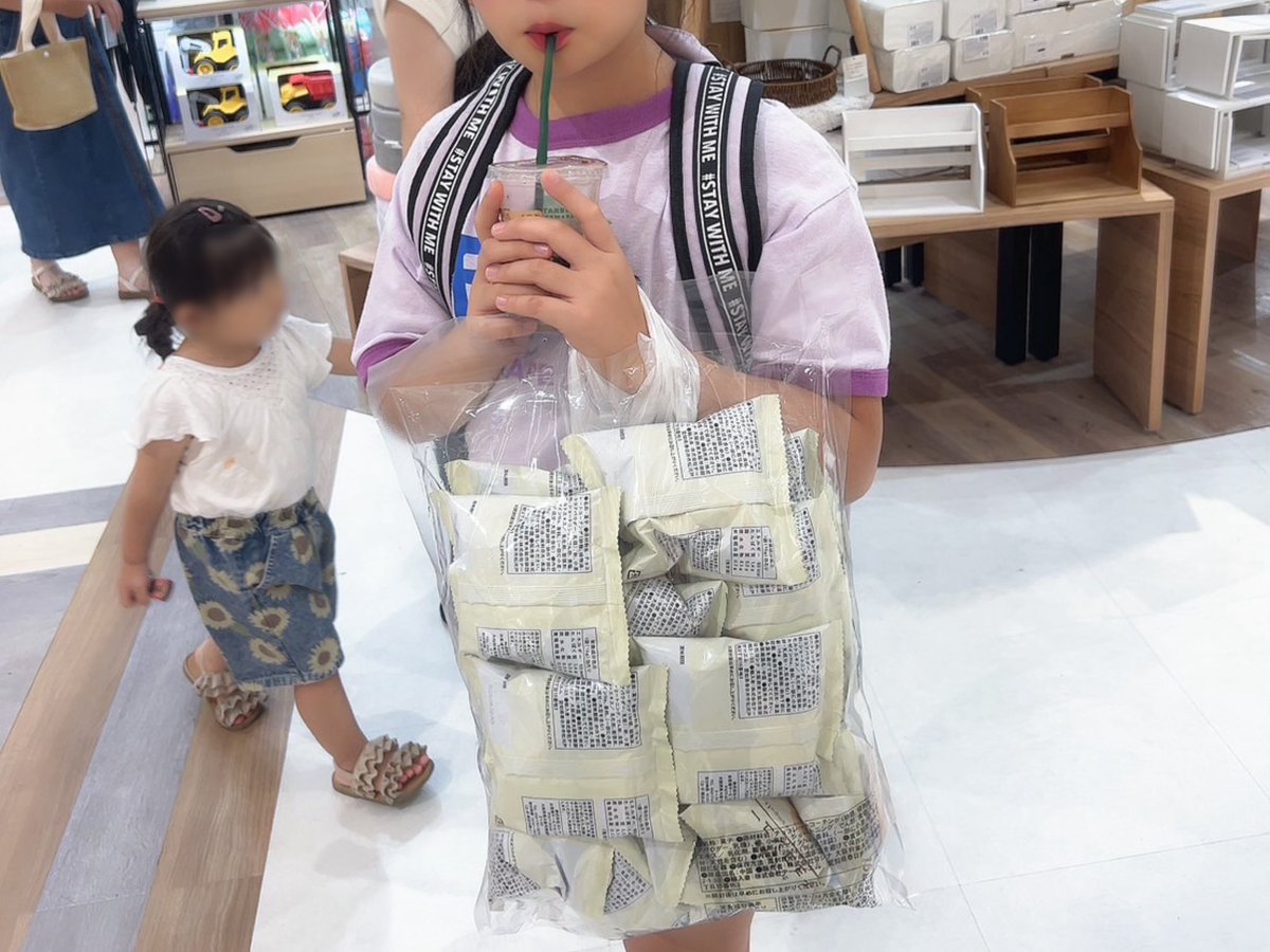 nonjichannel's tweet photo. 丸1日 付き合ったお礼をしたかったらしく
「撮影で日焼けしたら可哀想やけん」
と照れを隠しきれないツンデレ達から
プレゼントを貰い叔父の涙腺は崩壊中🚧
#ぼくのなつやすみ #帰省 https://t.co/xniJ1UsrL5