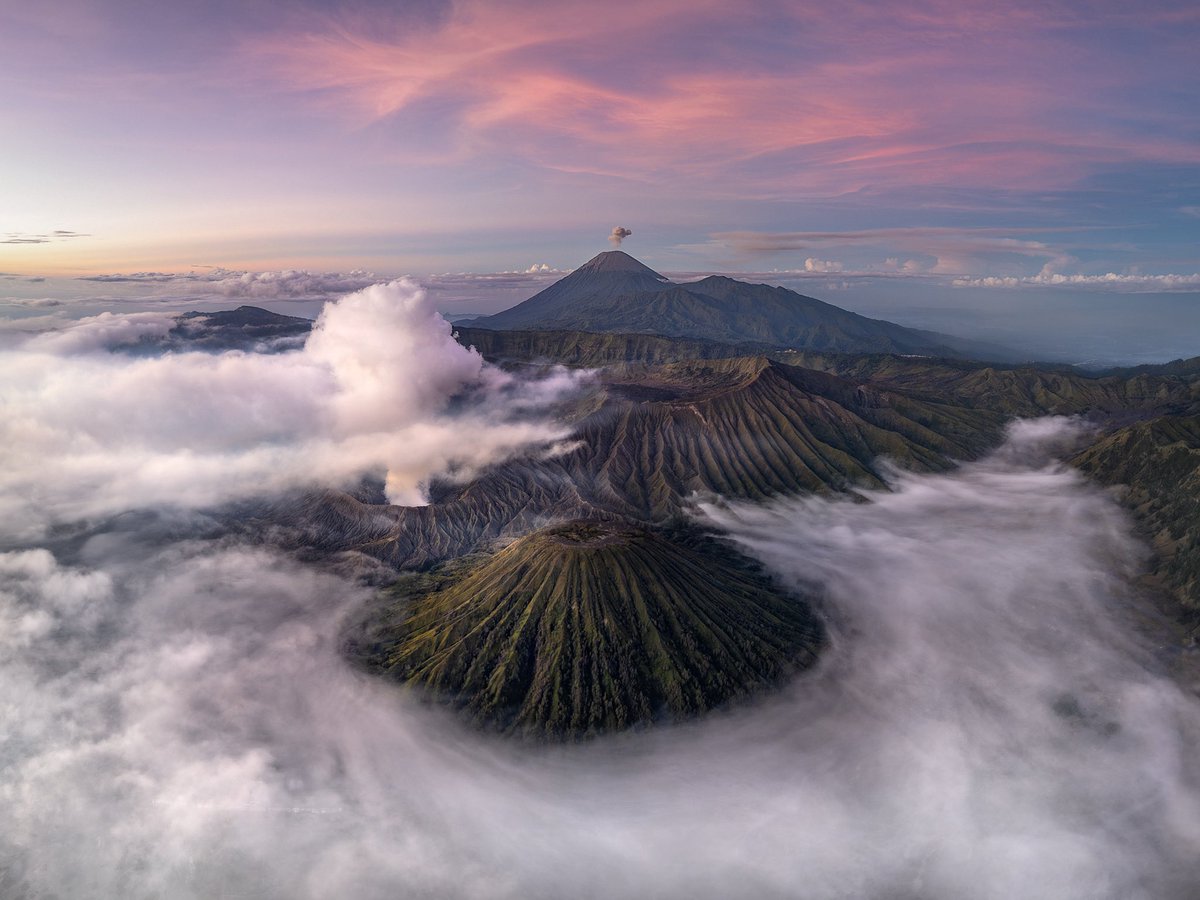 mpmb7's tweet photo. Lanskap kuno Gunung Bromo. https://t.co/Lrdx4f6TTE
