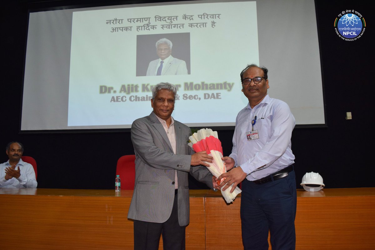 NpcilOfficial's tweet photo. परमाणु ऊर्जा आयोग के अध्यक्ष का प्रेरणादायी दौरा, NAPS
Chairman, AEC’s Inspiring Visit to NAPS
@PMOIndia @DrJitendraSingh @DAEIndia
#NPCIL #NaroraAtomicPowerStation #NuclearEnergy #DAE #IndiaNuclear #PHWR #BSR #BSMR #EnergyForFuture #CleanEnergy #SustainableFuture https://t.co/3A2t2zxppE