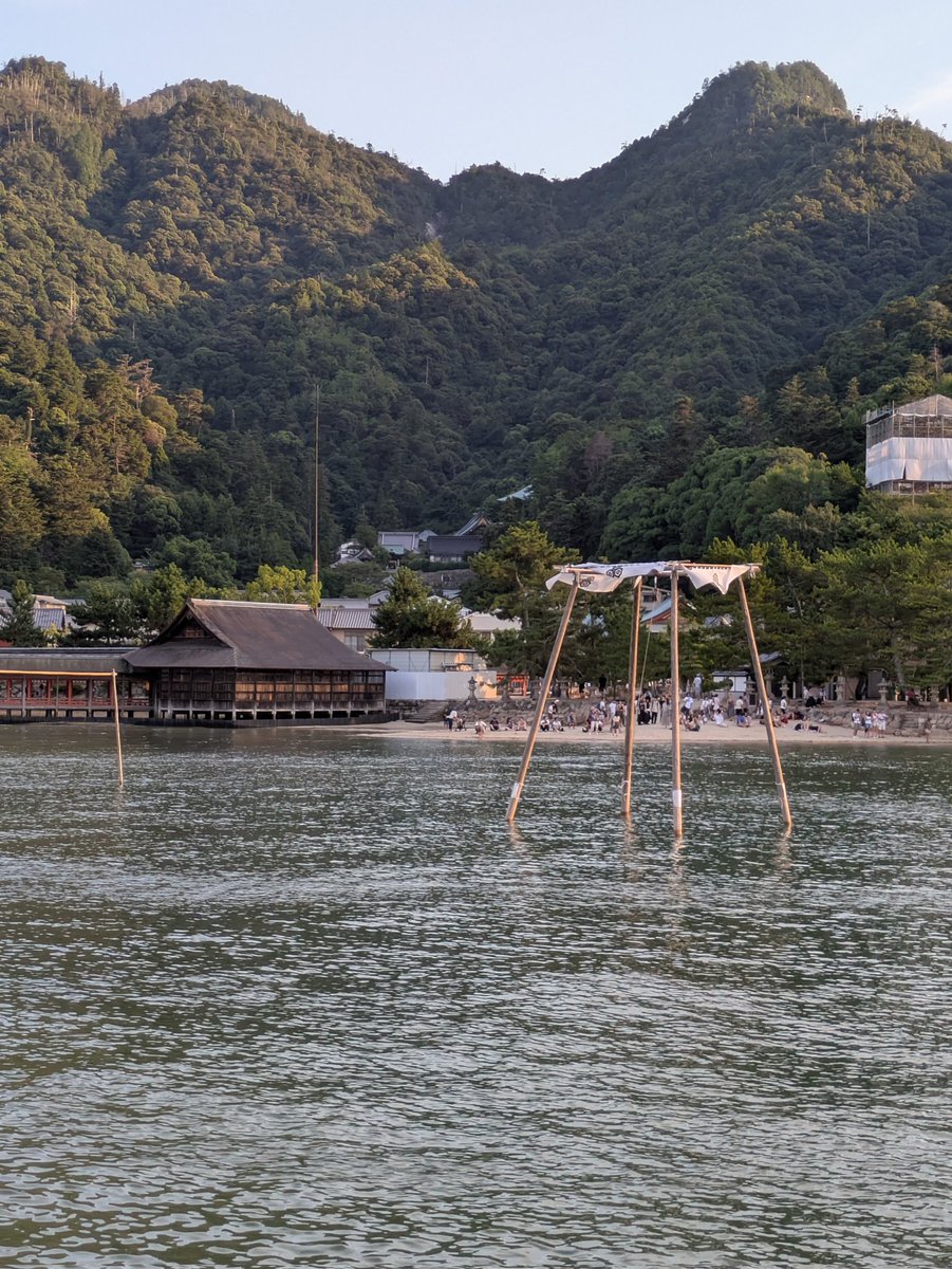 times40750's tweet photo. 宮島で24日にある「玉取祭（半裸の男たちが大きな玉を取り合う行事）」の準備が進んでる！ https://t.co/0ke3qaZNAX