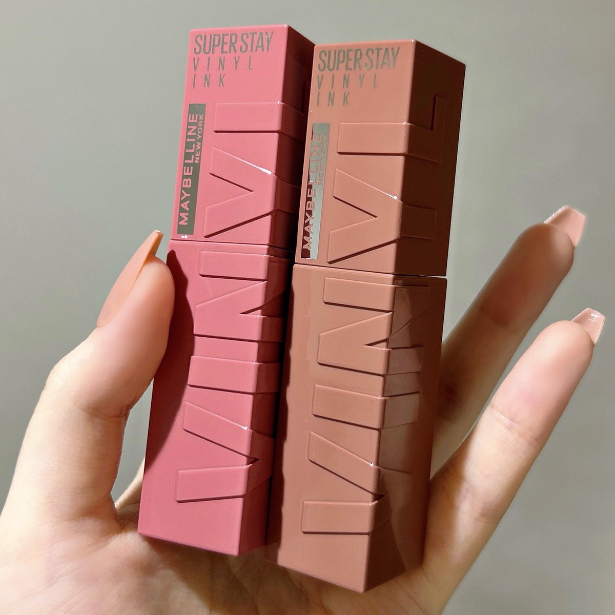 chicoecco's tweet photo. パールミルクティーがテーマの限定リップってだけでもワクワクするのにウーロンカラーは最高すぎ！烏龍LOVE♡ヴィニルインクは発色の美しさもそうだけど、飲んだり喋ったりしても落ちにくいところが良いよね。色持ち重視でお茶系カラーが好きな人におすすめ。ロフトにて8/27(水)〜順次先行発売。PR https://t.co/gNfx0lf5mv