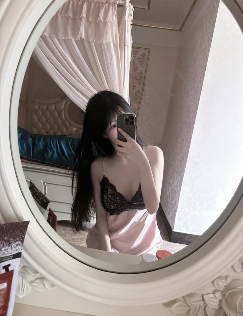 LLin23565_'s tweet photo. 今天才知道原来弟弟都喜欢我这种梨形身材😂 https://t.co/qIyLMkiMpA