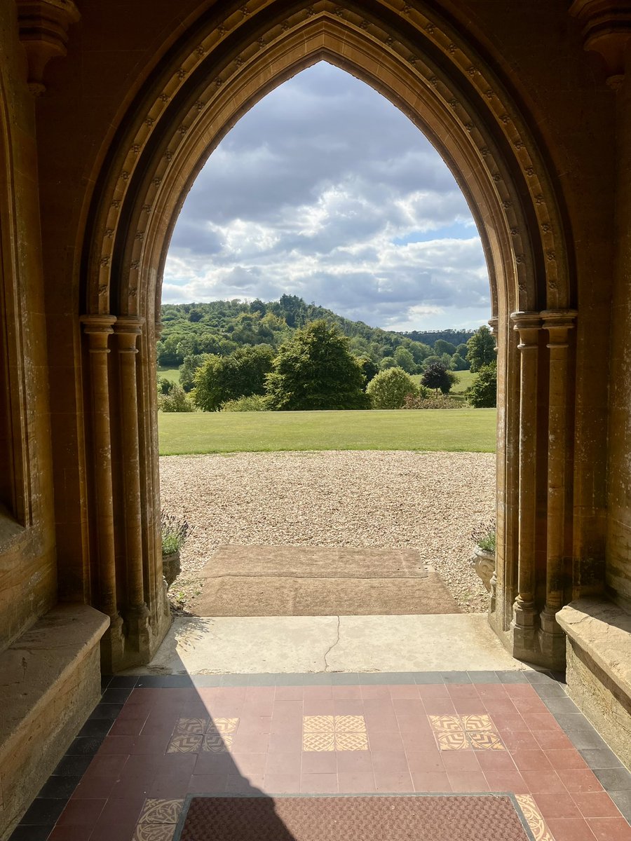 Voces8 and Voces8 Scholars have combined to sing the first performance of a Requiem I’ve just composed. Do have a listen. Anytime between 18 Aug to 14 Sept:
livefromlondon.org/summer25-conce…

Also in the concert: Palestrina Missa Papae Marcelli and MacMillan Miserere. Amazing.