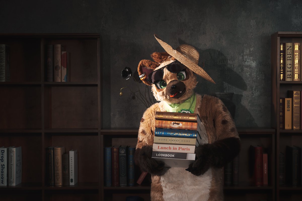 종이가 물 다음으로 무겁대

📸<a href="/Levy_comet/">Levy/Letta</a> 

#FursuitEveryday #fursuit