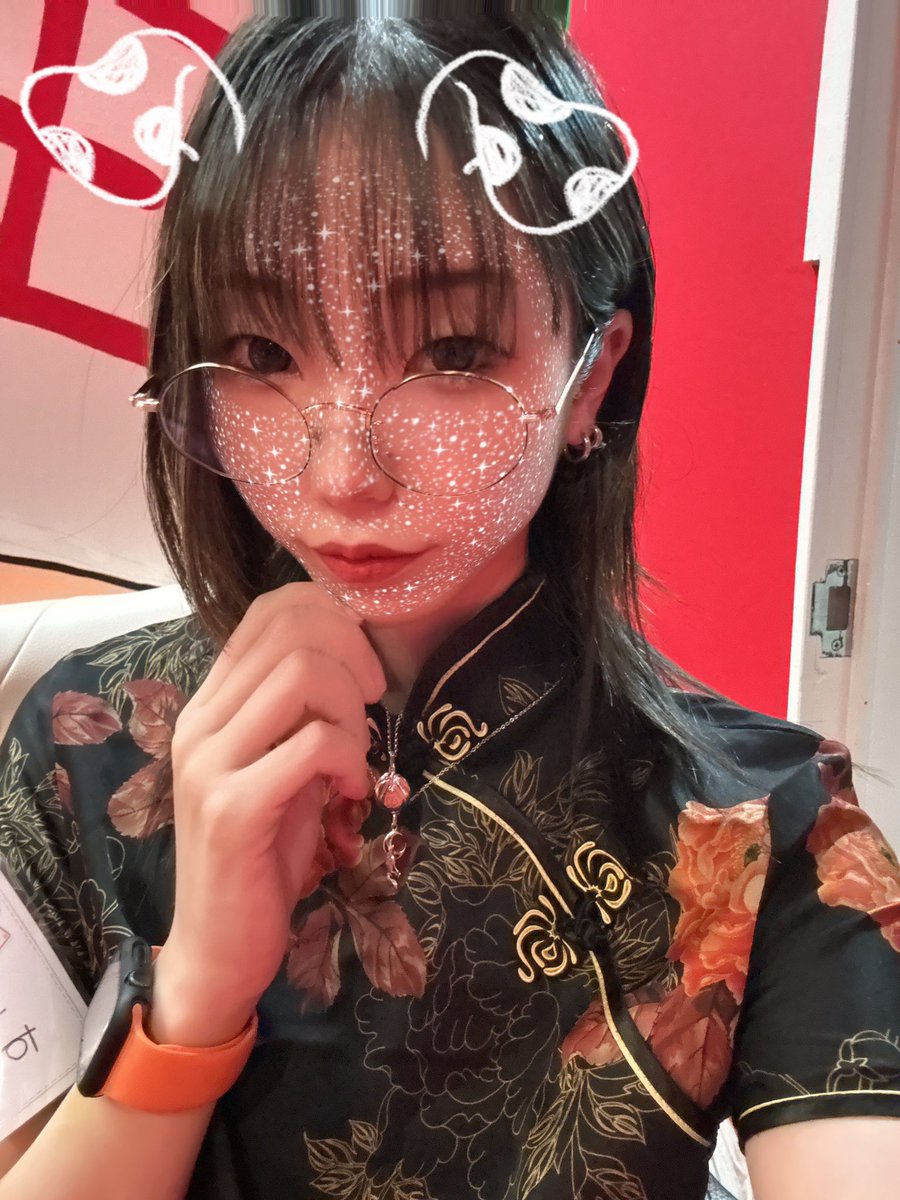 sui_1014_'s tweet photo. 翠(すい)です🙇‍♀️

18:00-インしてます🙃

乾杯したいっ🥃

#コンカフェ #奈良 #麻雀 #お酒
#onepai https://t.co/2zUYIHgU9e