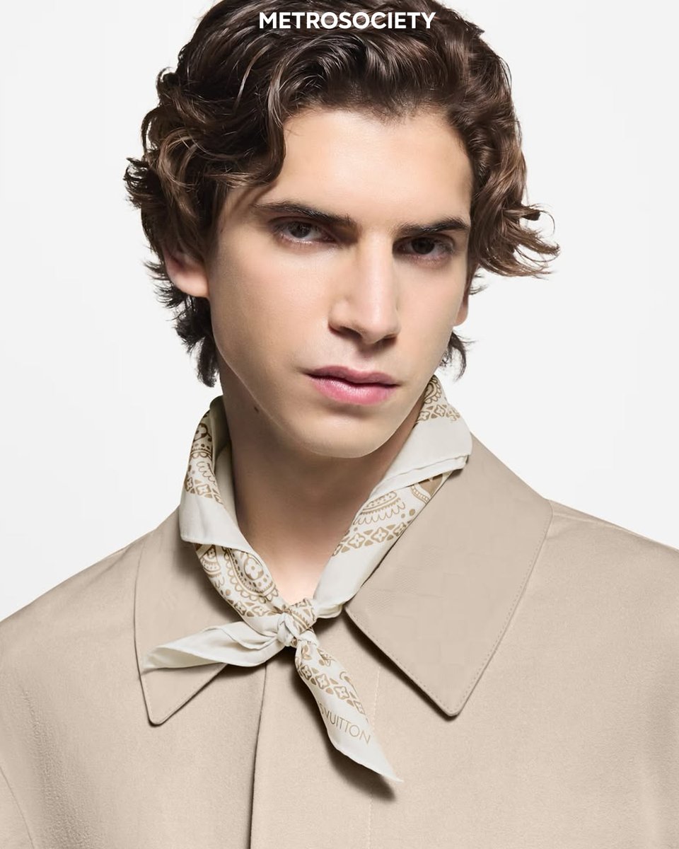 MTSmag's tweet image. • LOUIS VUITTON : เผยโฉมลายโมโนแกรมใหม่ ประจำปี 2025–2026 ที่สะท้อนการตีความในมุมมองร่วมสมัย โดยยังคงไว้ซึ่งเอกลักษณ์ที่คุ้นเคย แต่เพิ่มความสดใหม่ผ่านรายละเอียดการออกแบบและโทนสีที่แตกต่างจากภาพจำคลาสสิก
#LOUISVUITTON #Monogram