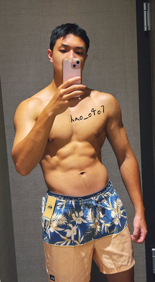 hao_o4o7's tweet image. 最近有點忙到神隱
新入手的海灘褲還OK吧?🔥

#OOTD 
#夏日氛圍