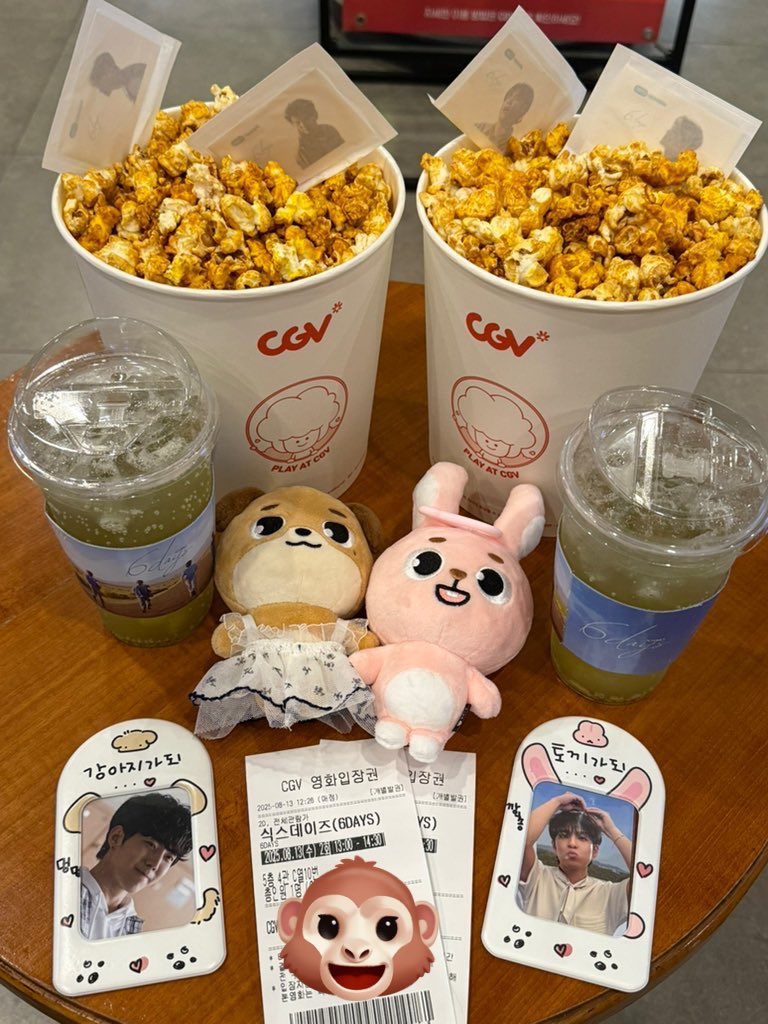_dosigi's tweet image. #6DAYS #관람인증 
@CGV_FanSupport

저 이틀 연속 봤어요 시집이님 칭찬 부탁♥ 
이왕이면 .. 친필싸인 포스터로 칭찬 부탁♥
끝내주는 이틀이었어요 🍿