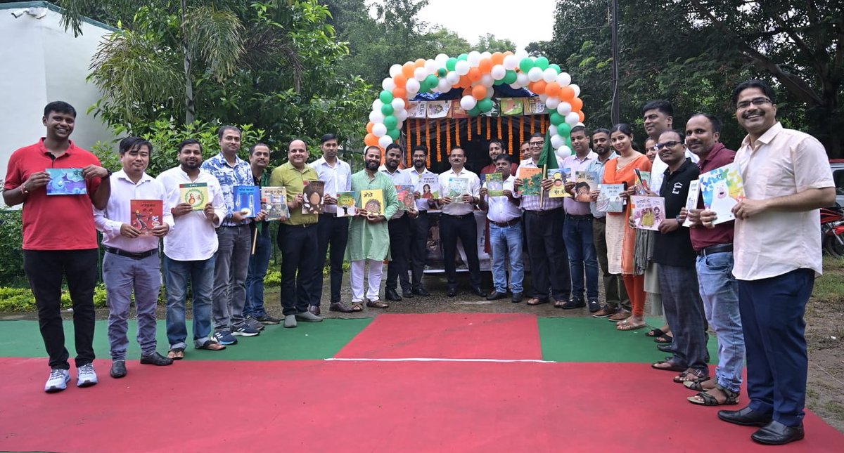Room to Read India (@roomtoreadindia) on Twitter photo A big leap for #IndiaGetsReading in Jharkhand!
<a href="/JepcJharkhand/">JEPC Jharkhand</a>, Room to Read India & CSO partners have launched the My Book, My Story - Reading Campaign with a Mobile Library Van flag off.
From Aug 15–Sep 10, 35K schools across 24 districts will celebrate reading & stories! A big leap for #IndiaGetsReading in Jharkhand!
<a href="/JepcJharkhand/">JEPC Jharkhand</a>, Room to Read India & CSO partners have launched the My Book, My Story - Reading Campaign with a Mobile Library Van flag off.
From Aug 15–Sep 10, 35K schools across 24 districts will celebrate reading & stories!