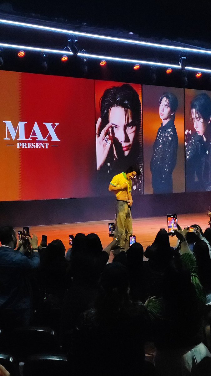 hoseokfran's tweet photo. Ontem foi dia de ver o Max, ver ele tão feliz e animado por estar conosco foi a melhor coisa da vida. O sorriso dele, a presença que só ele tem fez o fm ser o mais especial, o Brasil te ama Max volte logo pra nós 
#MAXPresent #MAXPresent #MaxNattapol #MAWProdutora @Maxiiin1 https://t.co/OqP0BGgbEk