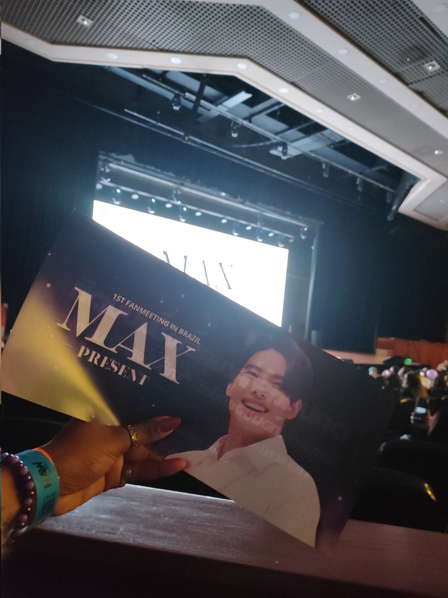 hoseokfran's tweet photo. Ontem foi dia de ver o Max, ver ele tão feliz e animado por estar conosco foi a melhor coisa da vida. O sorriso dele, a presença que só ele tem fez o fm ser o mais especial, o Brasil te ama Max volte logo pra nós 
#MAXPresent #MAXPresent #MaxNattapol #MAWProdutora @Maxiiin1 https://t.co/OqP0BGgbEk