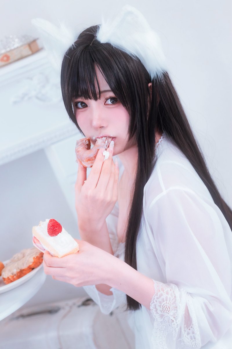 つまみ食いなんてしてないですよ^> <^