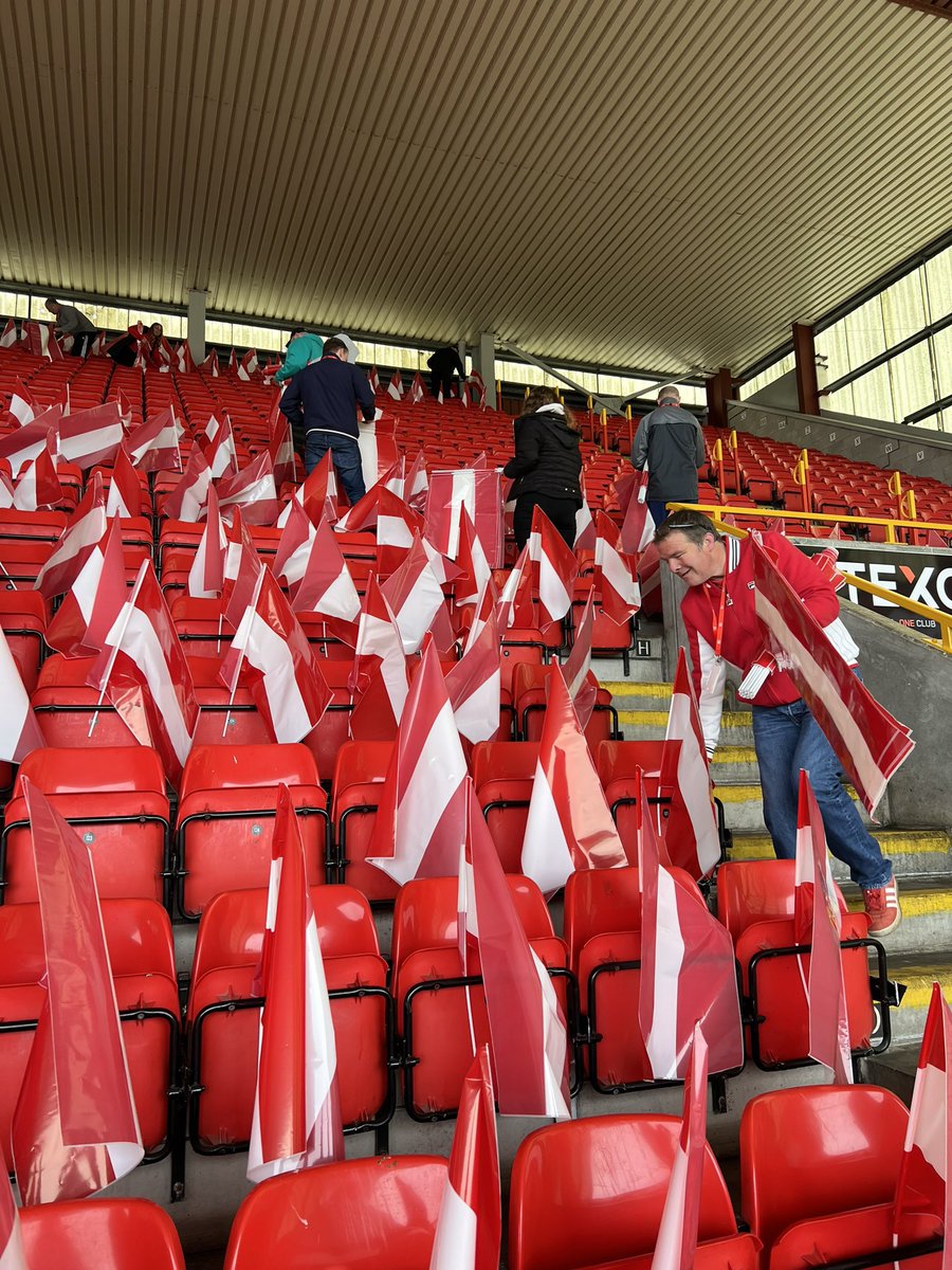 AberdeenFCSEM's tweet photo. If you would like to assist with the layout of the Tifo materials tomorrow please DM me.
We have access from 10am to 8pm so if you can spare an hour or a few your help will be greatly appreciated. https://t.co/6K3awCNKes