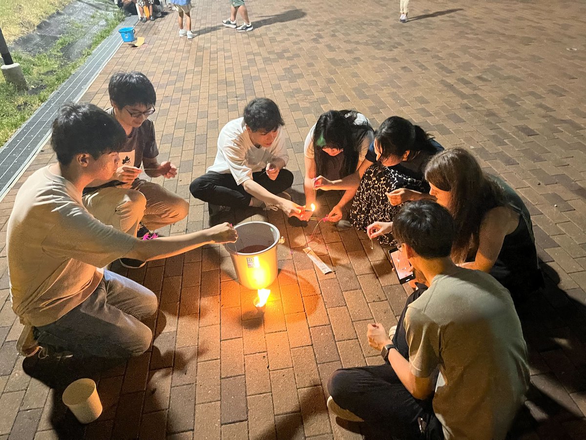 🎇【夏の思い出】

茨木市中央公園で手持ち花火をしました✨
みんなでわいわい楽しみながら、夏らしいひとときを満喫🌙
やっぱり花火は夏の風物詩ですね！