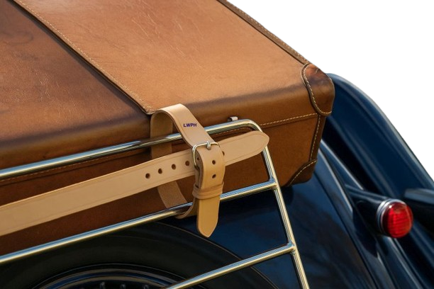 LWPH's tweet photo. „Von Oldtimer bis Outfit – ein Riemen, tausend Möglichkeiten. https://t.co/9lDGxJukpM aus DE #Leder #Design #Unikat“ #LWPH #OpaÜ70 https://t.co/fYOO0DgMsj