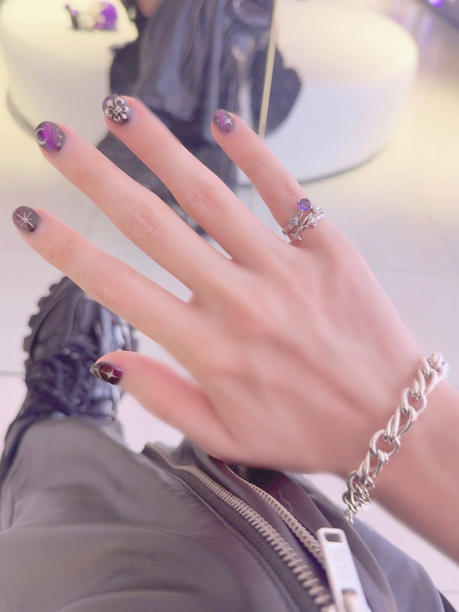 めておら1周年記念グッズのリングつけてみたよ💍🫶🏻

特別な思い出にお揃いにしようぜ😌