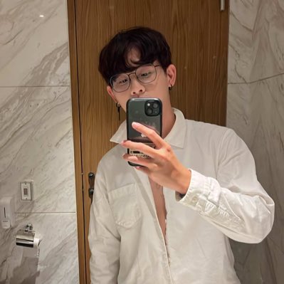 #NewProfilePic (新個人資料照片)