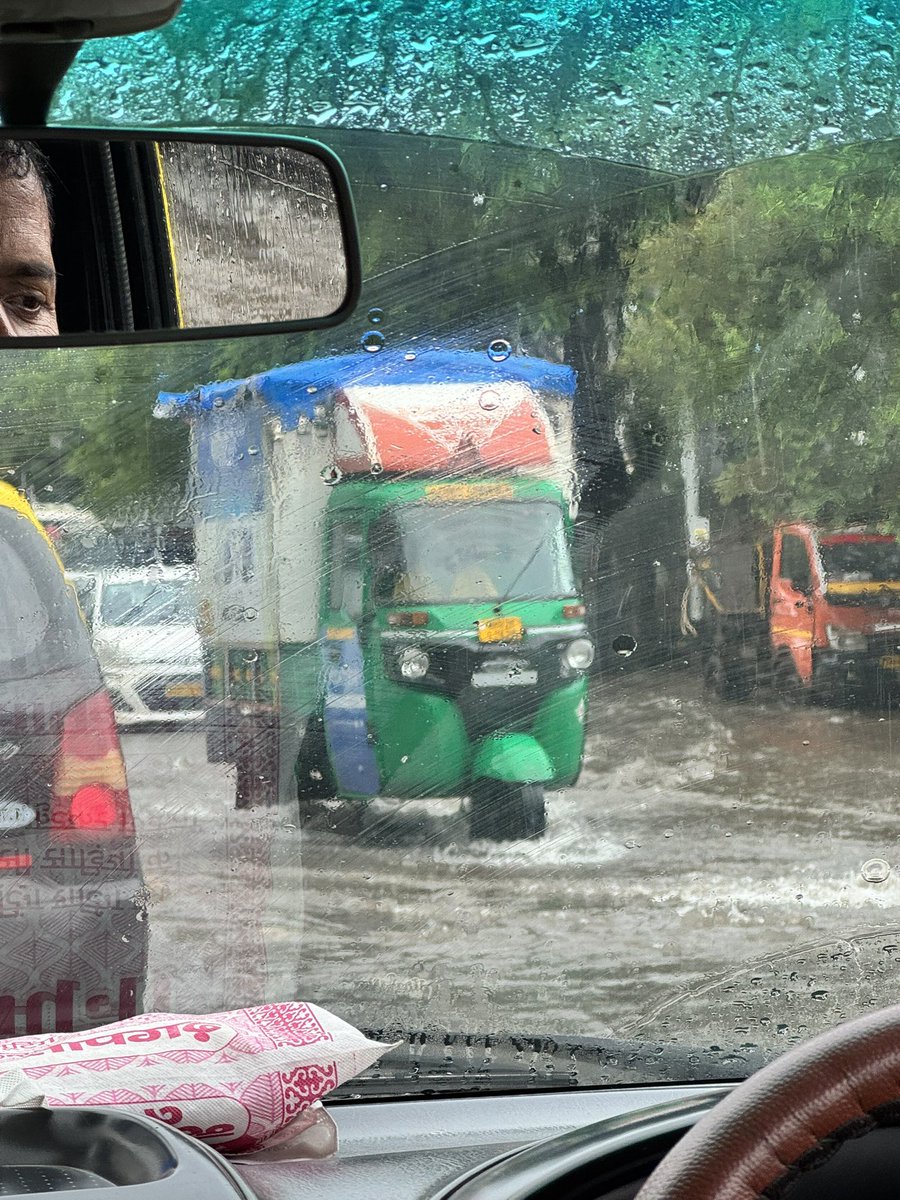 hashtagharshil's tweet photo. Waterlogging near Dadar Station on Tulsipipe Road. https://t.co/MtCCL4ZXLV