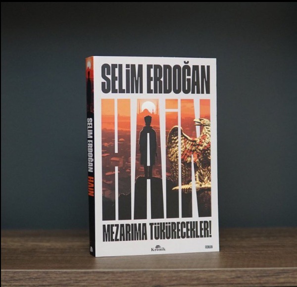 📚𝗛𝗮𝗶𝗻- <a href="/HarpCografyasi/">DR. SELİM ERDOĞAN</a> 
Rum, Yahudi ve Ermeni tüccarlar, İttihatçılar, Kuvvacılar, İngiliz subayları, Türk zabitleri, Kemal Paşa taraftarları, cami imamından berbere kadar pek çok mahalle figürü.Soluk soluğa okunacak ve tarih severlerin başucundan eksik olmayacak bir roman.