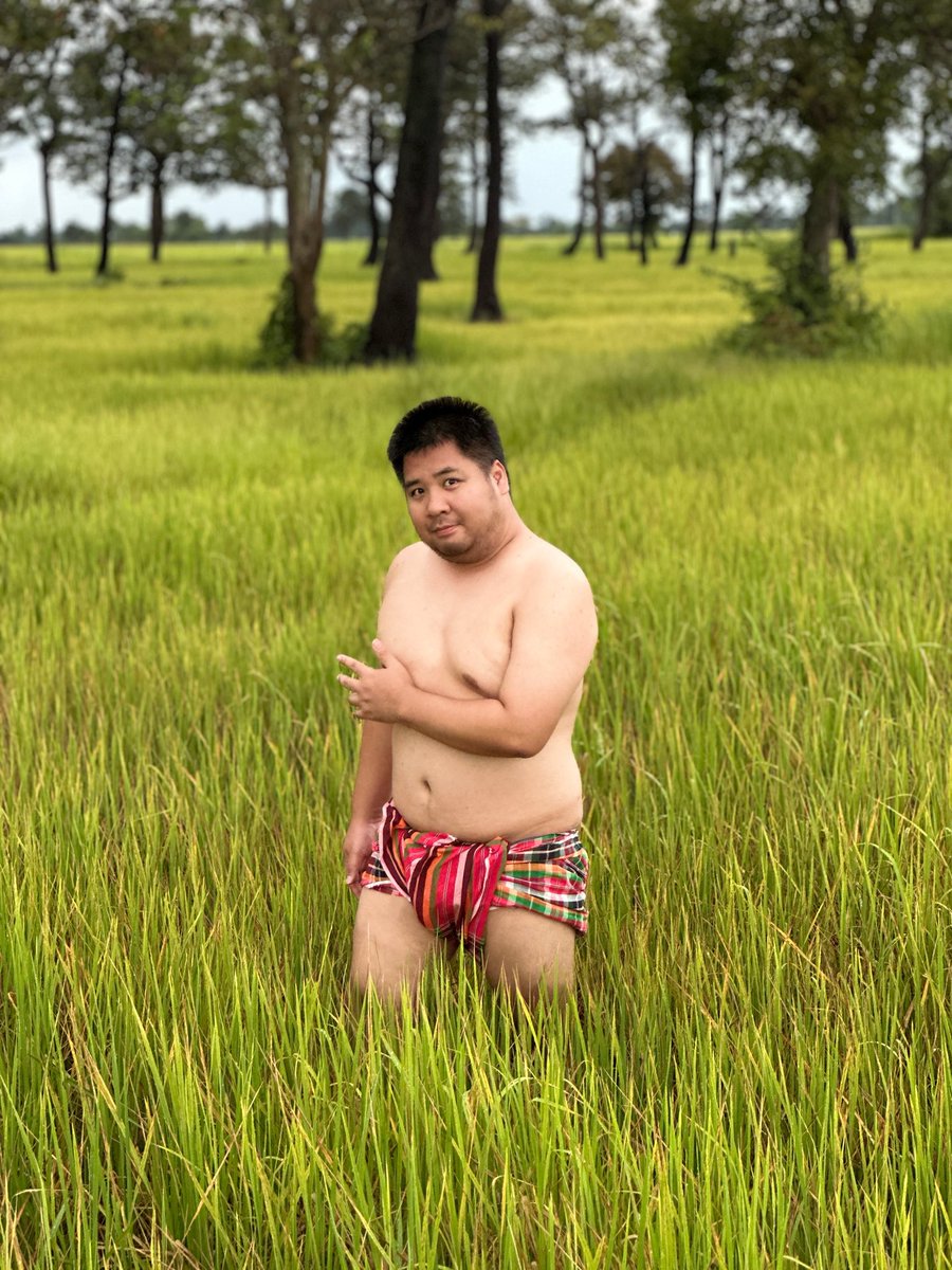 KooBOTH's tweet photo. นั่งกลางทุ่งยังเฉา…ถ้าได้นั่งตักเธอคงจะเร้าใจกว่า 🤤 #กลางทุ่งก็เขียว #กลางคืนก็เสียว #นครพนม https://t.co/h47IjDdeGK